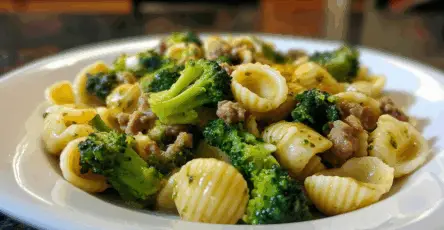 Orecchiette con Broccoli e Salsiccia