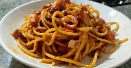 Spaghetti con ragù di polpo