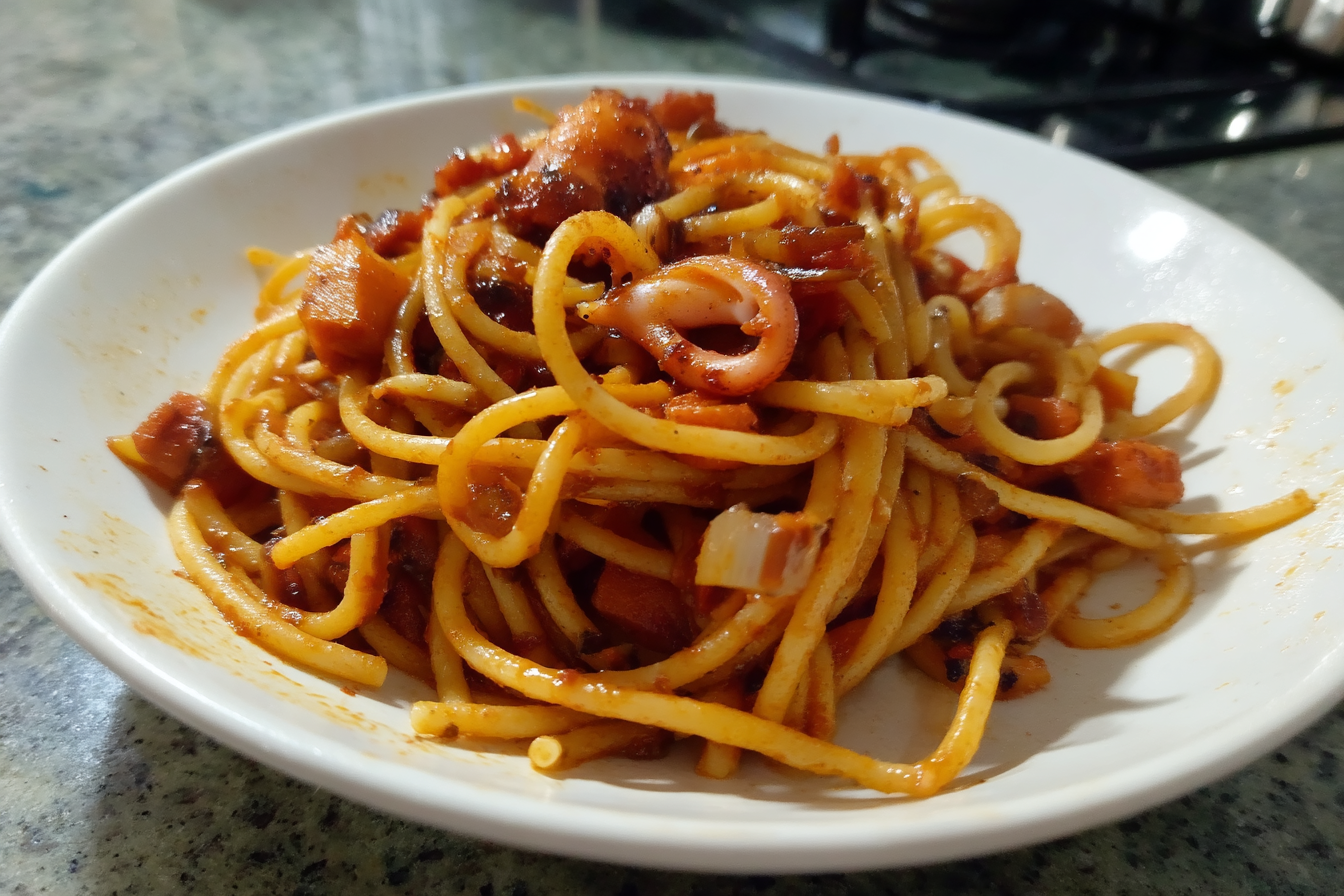 Spaghetti con ragù di polpo