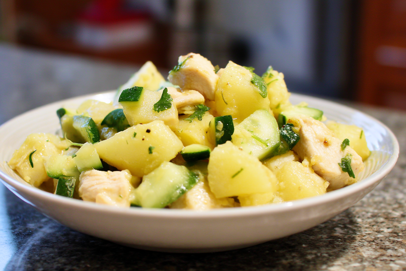 Insalata di patate e zucchine con pollo