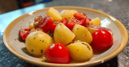 Insalata di Patate con Pomodori e Cipolla