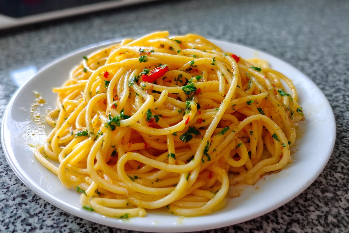 Spaghetti aglio olio e peperoncino