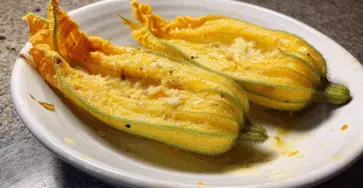 Fiori di zucca ripieni
