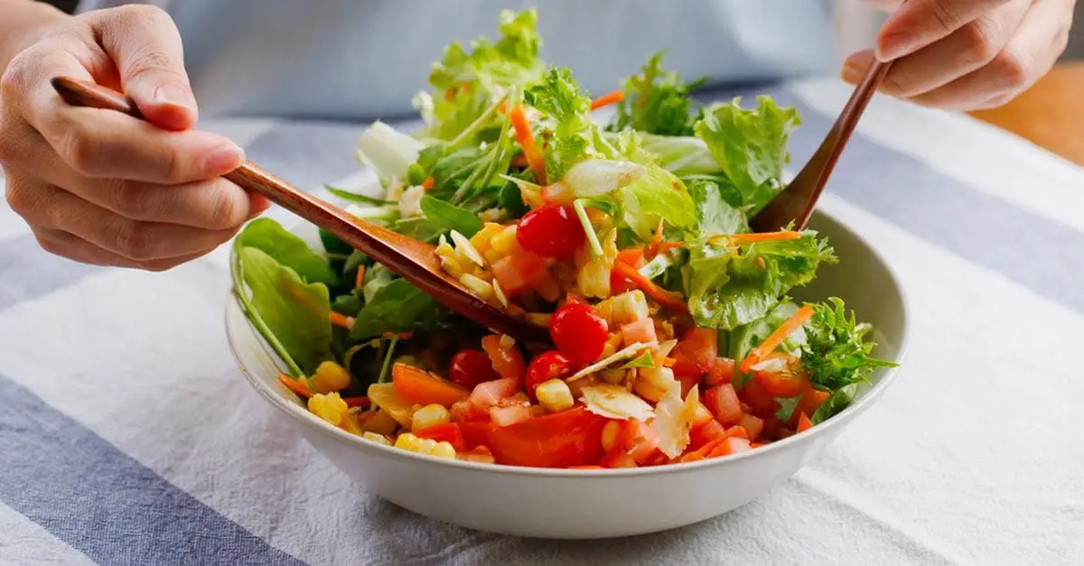 Mangiare insalata