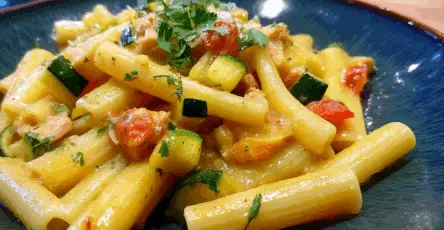 Pasta risottata con zucchine tonno e pomodorini